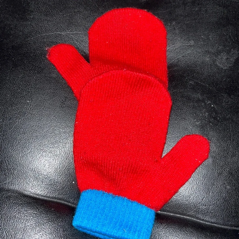 Collectible. Kids Thomas the Train Gloves.